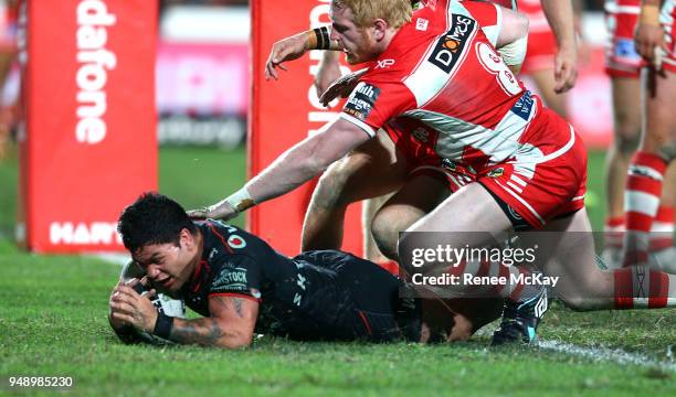 Issac Luke of the Warriors scores a try during the round seven NRL match between the New Zealand Warriors and the St George Illawarra Dragons at Mt...
