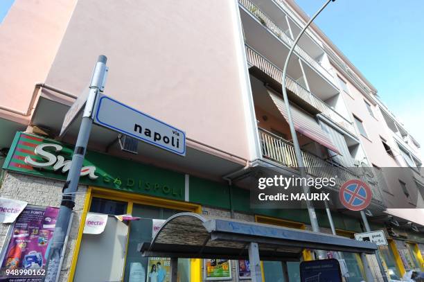 Est un immeuble au 90, via Napoli, A Ladispoli, a une quarantaine de kilometres de Rome. Les volets du premier etage sont clos. C'est ici, avec 510...