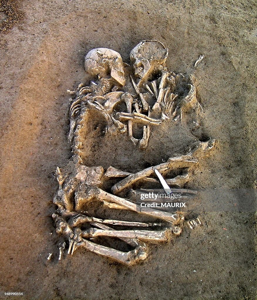 Archaeologists find prehistoric 'Romeo & Juliet' in 6,000 year old hug in north Italy.