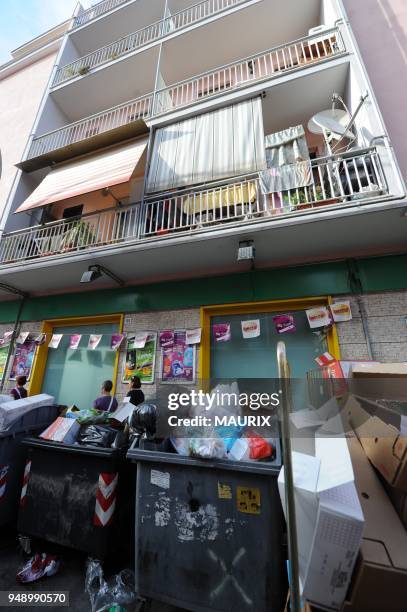 Est un immeuble au 90, via Napoli, A Ladispoli, a une quarantaine de kilometres de Rome. Les volets du premier etage sont clos. C'est ici, avec 510...