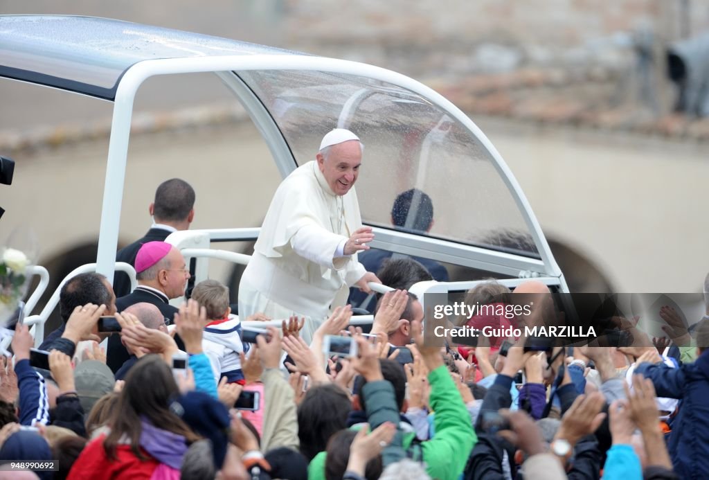 La Pape Francois En Pelerinage A Assise - Italie