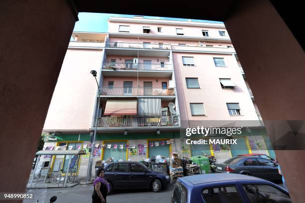 Est un immeuble au 90, via Napoli, A Ladispoli, a une quarantaine de kilometres de Rome. Les volets du premier etage sont clos. C'est ici, avec 510...