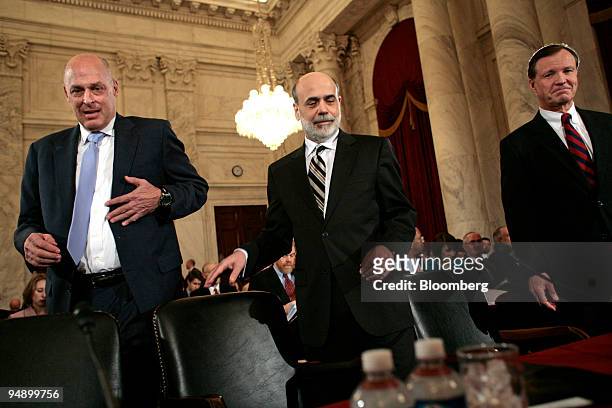 Henry Paulson, U.S. Treasury secretary, left, Ben S. Bernanke, chairman of the U.S. Federal Reserve, center, and Christopher Cox, chairman of the...