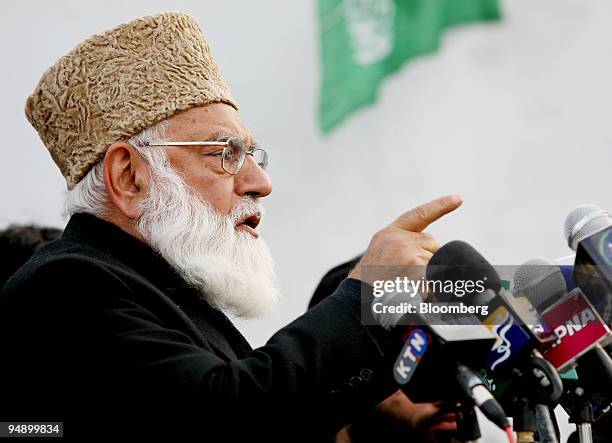 Qazi Hussain Ahmed, leader of the Jamaat-e-Islaami party, speaks during an election rally in Rawalpindi, Pakistan, on Thursday, Feb. 14, 2008....