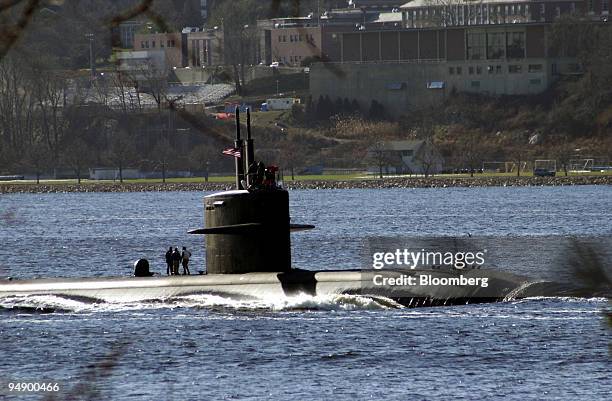 Navy submarine sails up the Thames River towards the sub base in Groton, Connecticut in this 2005 file photo. On Wednesday, August 24 a U.S....