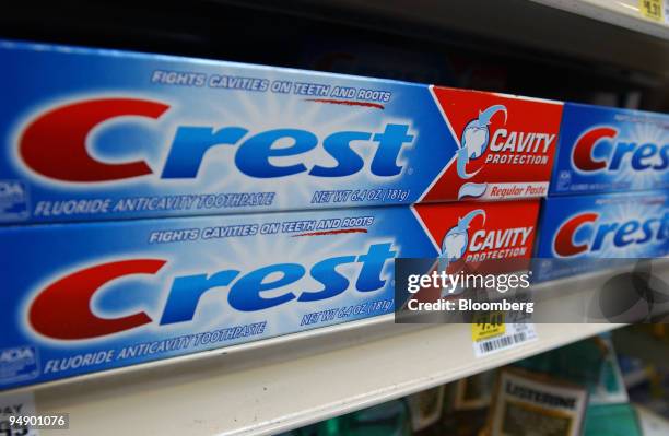 Crest Toothpaste In Store Crest Toothpaste Photos and Premium High Res Pictures - Getty Images
