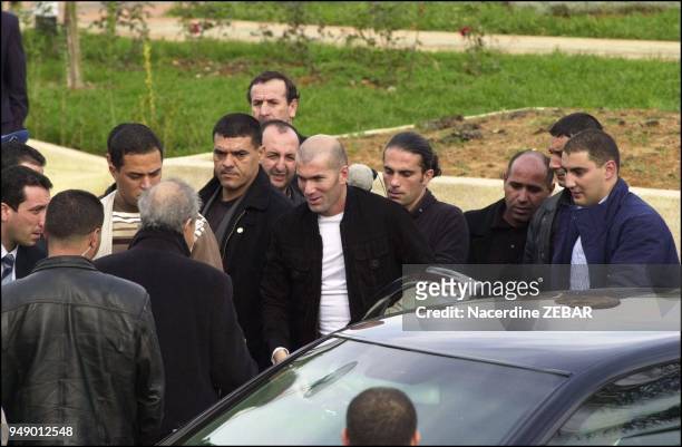 Pour son deuxieme jour en Algerie, Zinedine Zidane, s'est rendu hier apres-midi a Sidi Moussa, une localite distante de 35 km d'Alger, pour visit?...