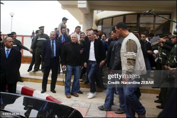 Pour son deuxieme jour en Algerie, Zinedine Zidane, s'est rendu hier apres-midi a Sidi Moussa, une localite distante de 35 km d'Alger, pour visit?...