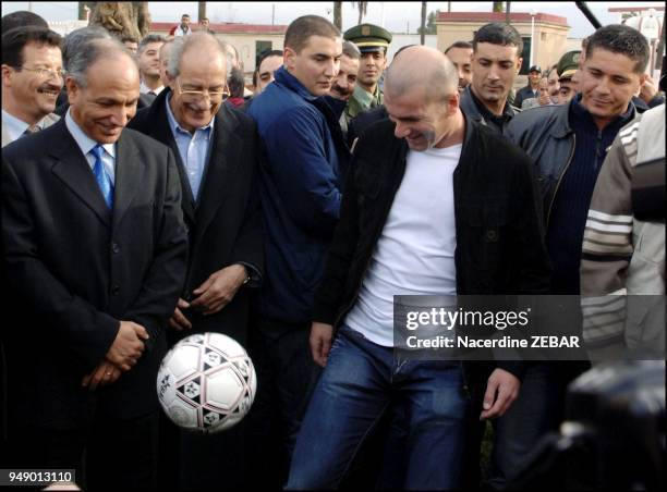 Pour son deuxieme jour en Algerie, Zinedine Zidane, s'est rendu hier apres-midi a Sidi Moussa, une localite distante de 35 km d?Alger, pour visit?...