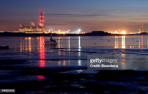 Kingsnorth Power Station, seen across the River Medway estuary, near Rochester, Kent, U.K., on Sunday, Feb. 10, 2008. Plans have been submitted by...