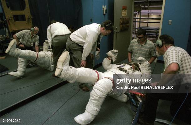 Hamilton standard , NASA, Houston, testing the additional ptable water container for assembly mission to the ISS.