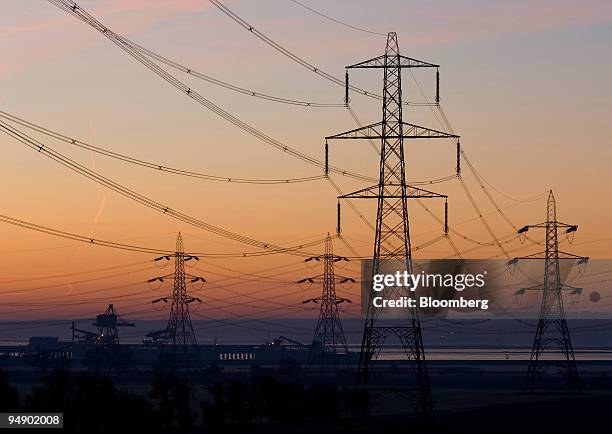 Power cables and pylons lead from Kingsnorth Power Station, on the River Medway estuary, near Rochester, Kent, U.K., on Sunday, Feb. 10, 2008. Plans...