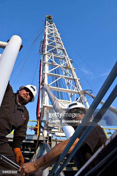 Texas Oil And Gas Drilling Rigs Photos and Premium High Res Pictures ...