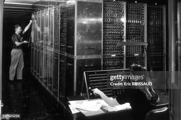The First Office Computer Computer 1992 Photos et images de collection - Getty Images
