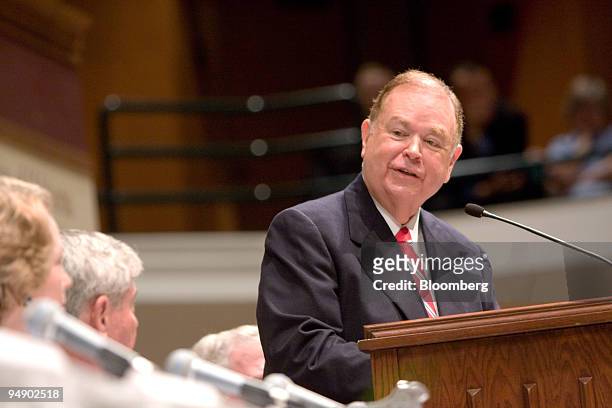 David Boren, president of the University of Oklahoma, speaks during a bipartisan political forum on campus in Norman, Oklahoma, U.S., on Jan. 7,...