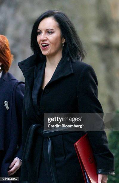 Caroline Flint, U.K. Minister for housing, arrives for a cabinet meeting at number 10 Downing Street in London, U.K., on Tuesday, Jan. 29, 2008. In...