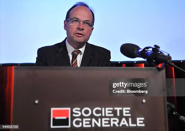 Jean-Martin Folz, a member of the Societe Generale SA board of directors, speaks at news conference in Paris, France, on Wednesday, Jan. 30, 2008....