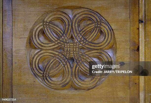 Rosace du Queyras, Atelier de sculptures sur bois de Claude Grossan, Ceillac, Parc Naturel Regional du Queyras, departements des Hautes-Alpes, region...