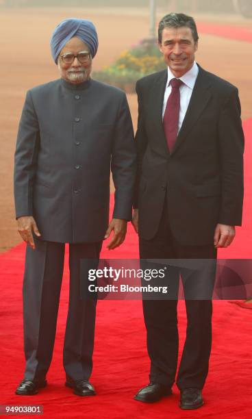 Manmohan Singh, India's prime minister, left, stands with Anders Fogh Rasmussen, prime minister of Denmark, at the Presidential Palace, in New Delhi,...