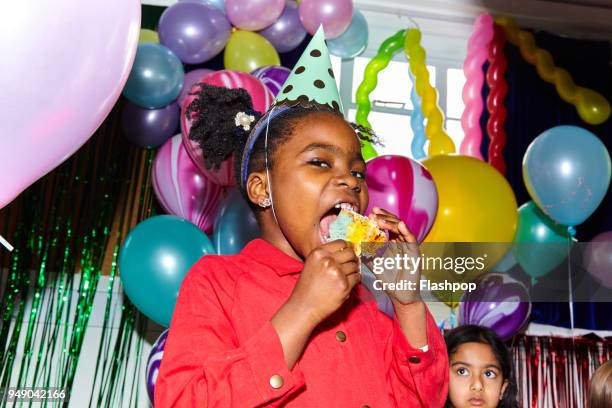 portrait of girl at a party - kids party balloons stock-fotos und bilder