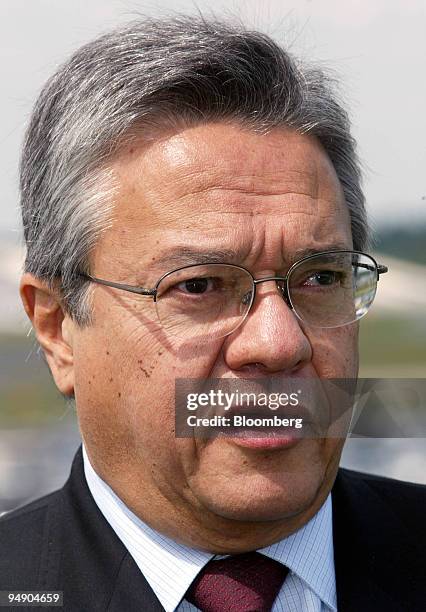 Mauricio Botelho, chief executive of Empresa Brasileira de Aeronautica SA, speaks at the Farnborough airshow, Monday, July 19, 2004. The world's...