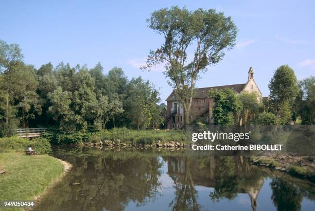 Essonne, the Senlis water mill in Montgeron. Ile-de-France: Essonne, le moulin à eau de Senlis à Montgeron.