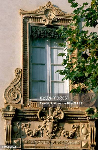 Earthenware decorations on the facade of a beautiful residence in Azille, in the Minervois region . Pays cathare: décor en terre cuite sur la façade...