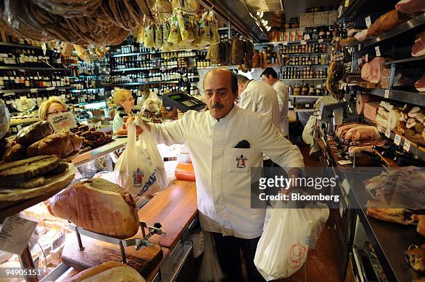 Shop assistants pack a food order at the Volpetti delicatessen in the Testaccio area of Rome, Italy, on Thursday, April 10, 2008. European retail...