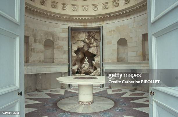 Yvelines, the Château de Rambouillet. White marble rotunda in the Queen's Dairy, located in the chateau's park. Ile-de-France:Yvelines, le château de...