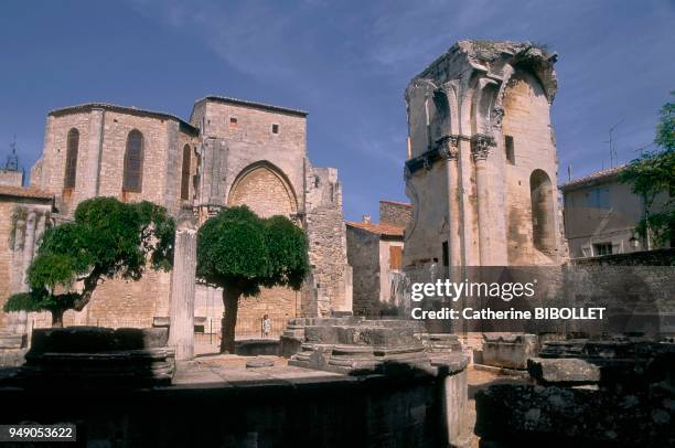 Gard, Saint-Gilles, the church and the "screw of St. Gilles". The church itself has suffered much: the nave's vaults crashed down in the fire lit by...