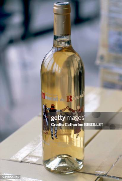 Bottle of Muscat de Rivesaltes . Pays catalan: bouteille de Muscat de Rivesaltes .