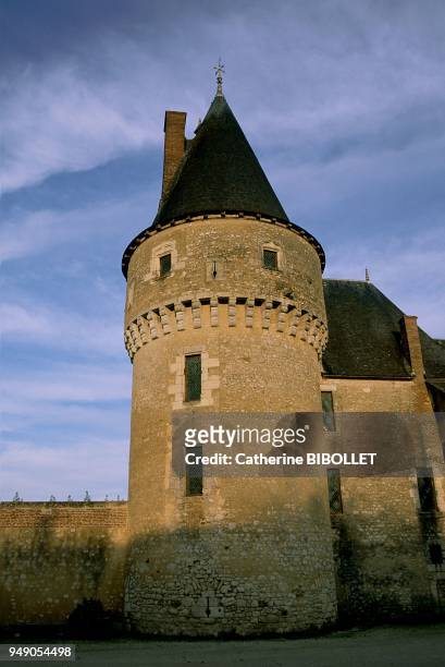 The fortified castle of Fougères-sur-Bièvre. The tower built in the XVth century is characterized by its late medieval aspect . La vallée de la...