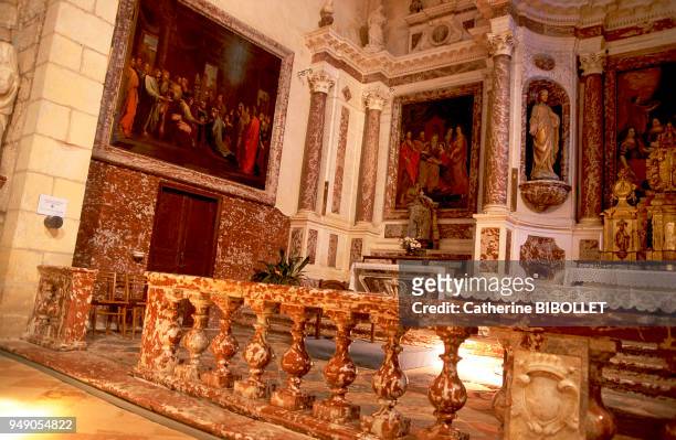 Caunes village, in the Minervois. The chapel of Notre-Dame-du-Cros: decorated with marble from Caunes and 18th century gilded wood . Pays cathare: le...