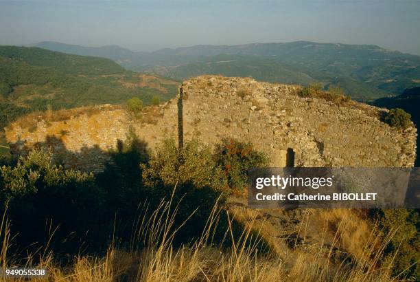 Aude, the castle of Termes in Les Corbieres. Pays cathare: Aude, le château de Termes dans les Corbières.