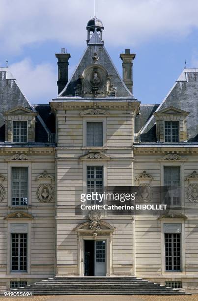 The castle of Cheverny. Built between 1620 and 1634 in the style of Louis XIII, the castle has belonged to the same family since 1338: that of the...
