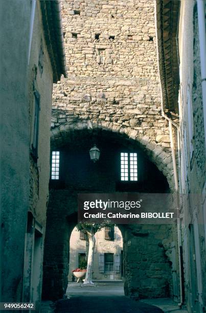 In the Minervois, Azille, a fortified city gate, remnant of the old ramparts . Pays cathare: Azille, dans le Minervois, une porte fortifiée, vestige...