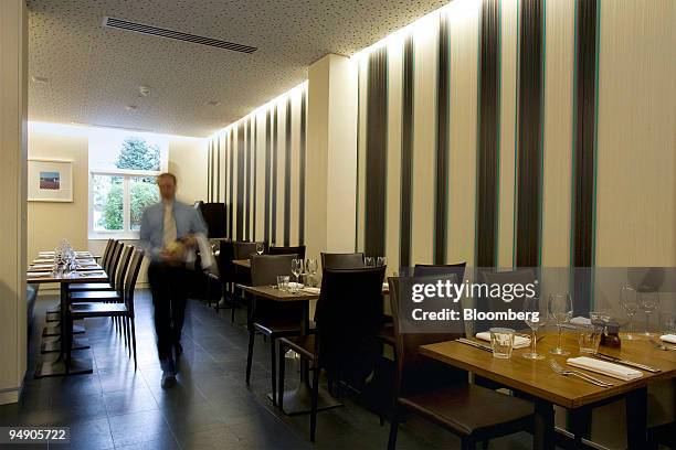 Head waiter Raffaele Dezio carries a bottle of wine at Gordon Ramsay's Foxtrot Oscar restaurant in London, U.K. On Thursday, Jan. 24, 2008. Gordon...