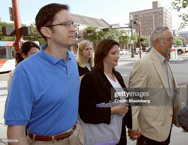 Lea Fastow , wife of former Enron CFO Andrew Fastow, reports to the Federal Detention Center at 1200 Texas Avenue in downtown Houston, Texas Monday...