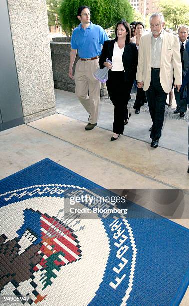 Lea Fastow , wife of former Enron CFO Andrew Fastow, reports to the Federal Detention Center at 1200 Texas Avenue in downtown Houston, Texas Monday...