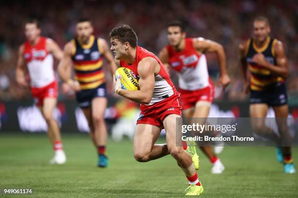 Tom Papley of the Swans runs the ball during the round five AFL match between the Sydney Swans and the Adelaide Crows at Sydney Cricket Ground on...