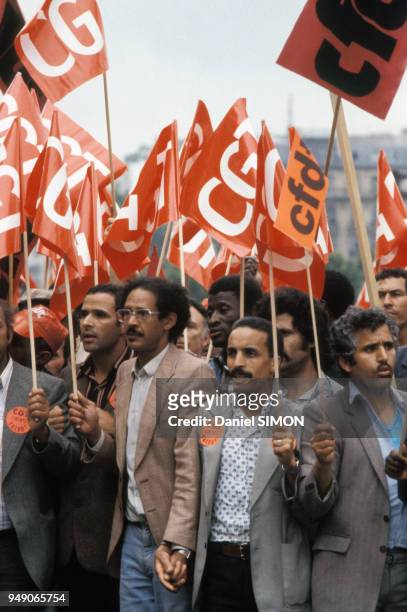 Manifestation des syndicats pendant la grève chez Citroën en 1982 à Aulnay-sous-Bois en France.
