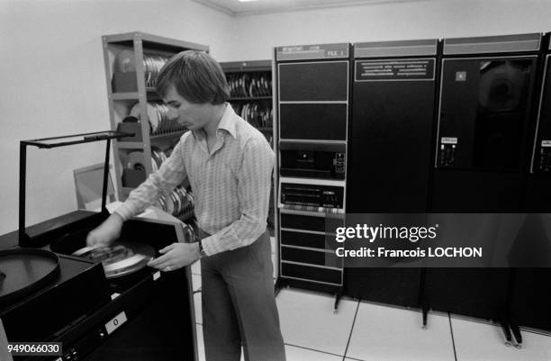 Un informaticien chez Intel, une entreprise du secteur de l'électronique, en février 1980, France.