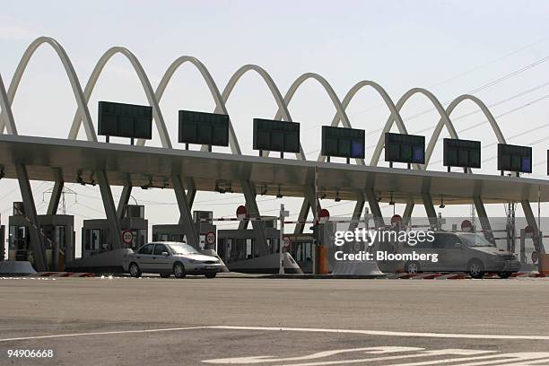 Vehicles pass through a toll on the R-4 motorway south of Madrid, Spain, Monday, July 5, 2004. Citigroup Inc., Merrill Lynch & Co., Santander Central...