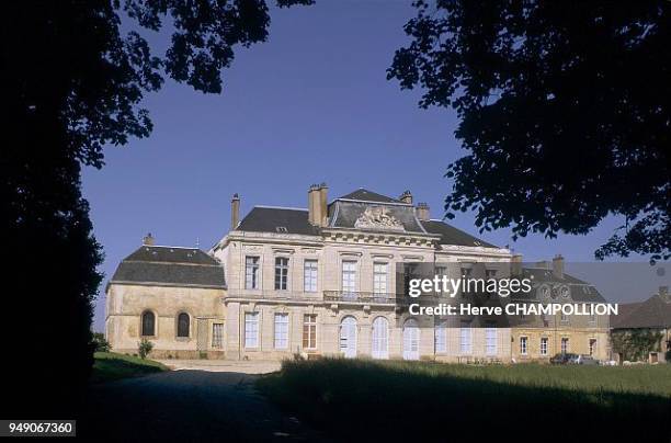 Cote d'Or, the castle of Arcelot in Arceau. Bourgogne: Côte-d'Or, le château d'Arcelot à Arceau.