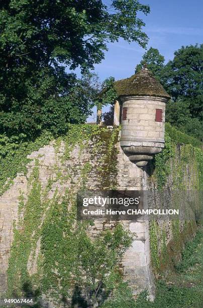 Cote d'Or, a watchtower on the city of Beaune's ramparts. Bourgogne: Côte-d'Or, une échauguette sur les remparts de la ville de Beaune.