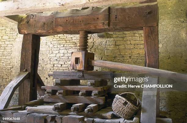 Cote d'Or, the residence of the Dukes of Burgundy in Beaune, today a Wine Museum. A winepress. Bourgogne: Côte-d'Or, l'Hôtel des Ducs de Bourgogne à...