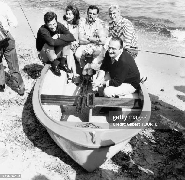 Set of "Cent mille dollars au soleil" by Henri Verneuil. Jean-Paul Belmondo, Andrea Parisy, Lino Ventura, Reginald Kernan, Michel Audiard and Henri...