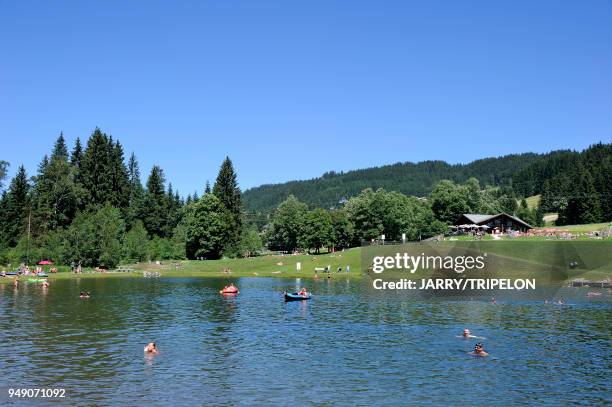 Haute-Savoie Les Gets, baignade au Lac des Ecoles.
