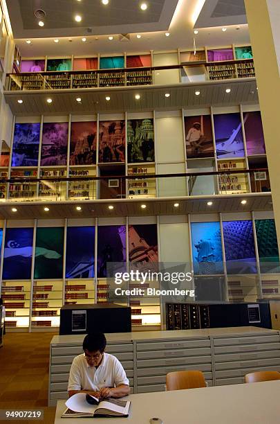 113 National Library In Singapore Stock Photos, High-Res Pictures, and ...