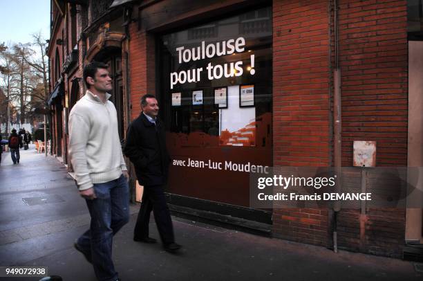 Apres une belle carriere avec l'equipe de France de rugby, Fabien Pelous veut mettre un pied en politique. L'ex-capitaine des Bleus se presente en...